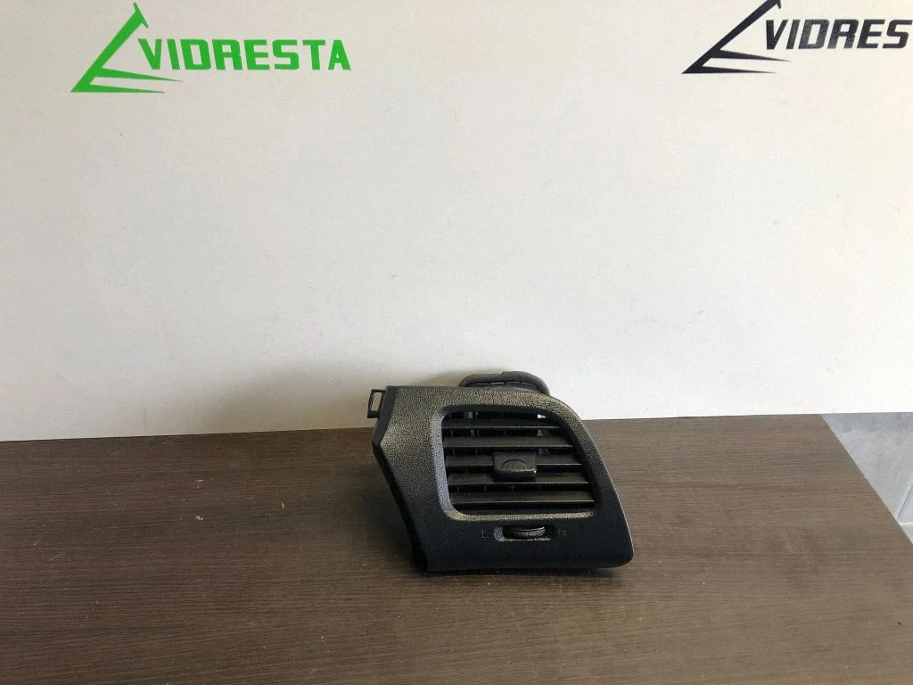 Armatuurlaua külje õhutusresti kate 687613NM0A