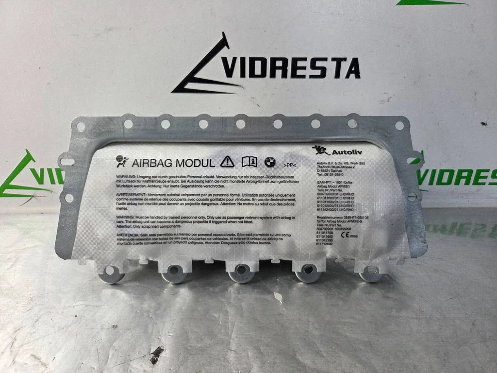 Kõrvalistuja turvapadi 39914702307