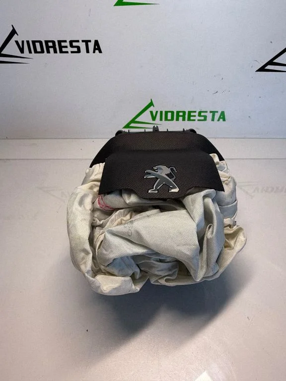Steering wheel airbag