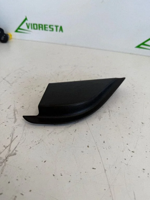 Cita priekšējo durvju apdares detaļa – Ford Focus (2018-)
