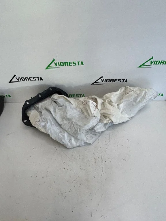 Kõrvalistuja turvapadi 640274400C