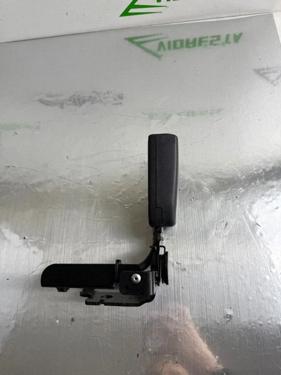 Rear seatbelt buckle – Honda CR-V (2013-2016)