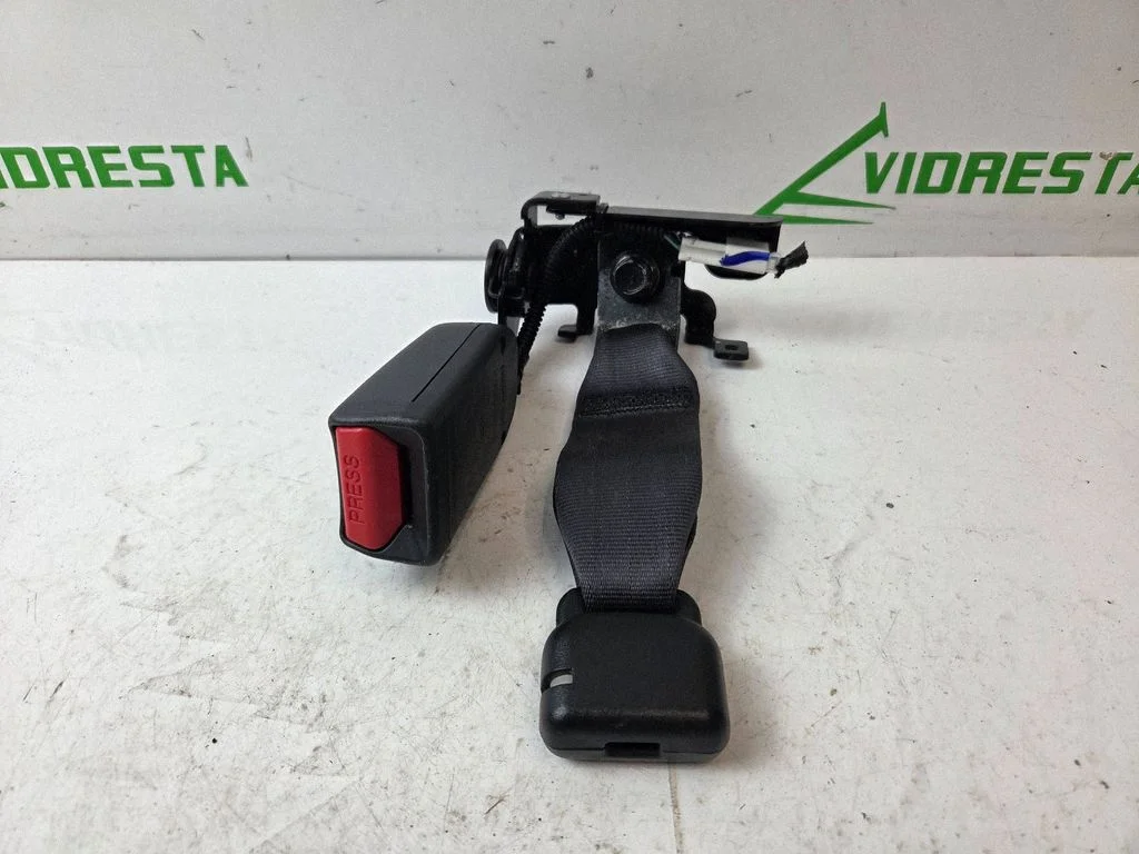 Rear seatbelt buckle – Honda CR-V (2013-2016)
