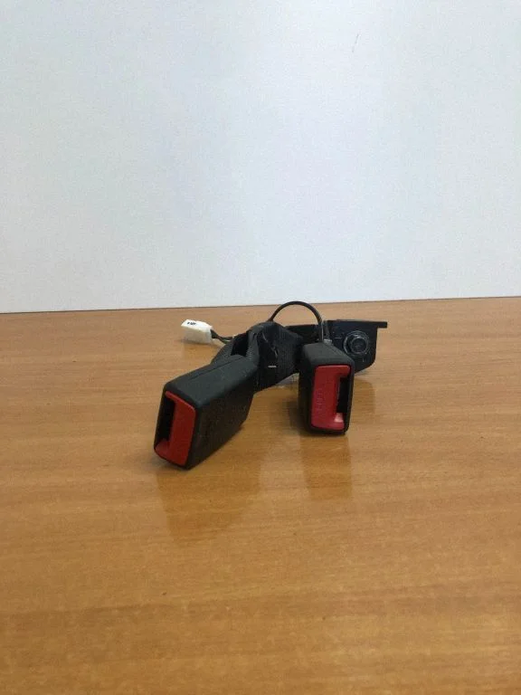 Aizmugurējās drošības jostas sprādze 898B0H8200WK