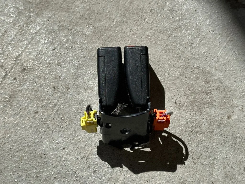 Rear seatbelt buckle 31250658