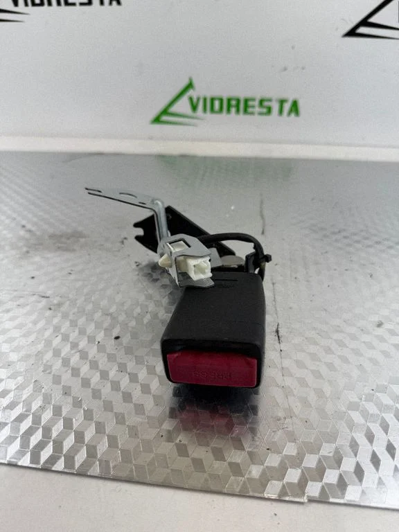 Priekšējās drošības jostas sprādze