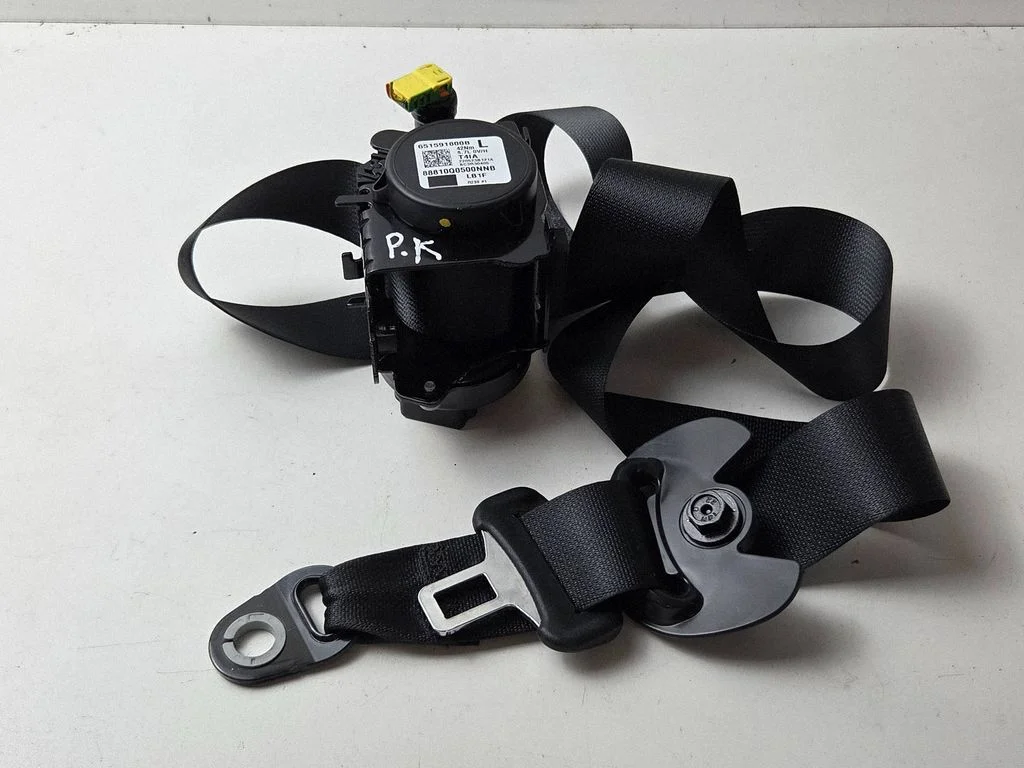 Front seatbelt 651591800B