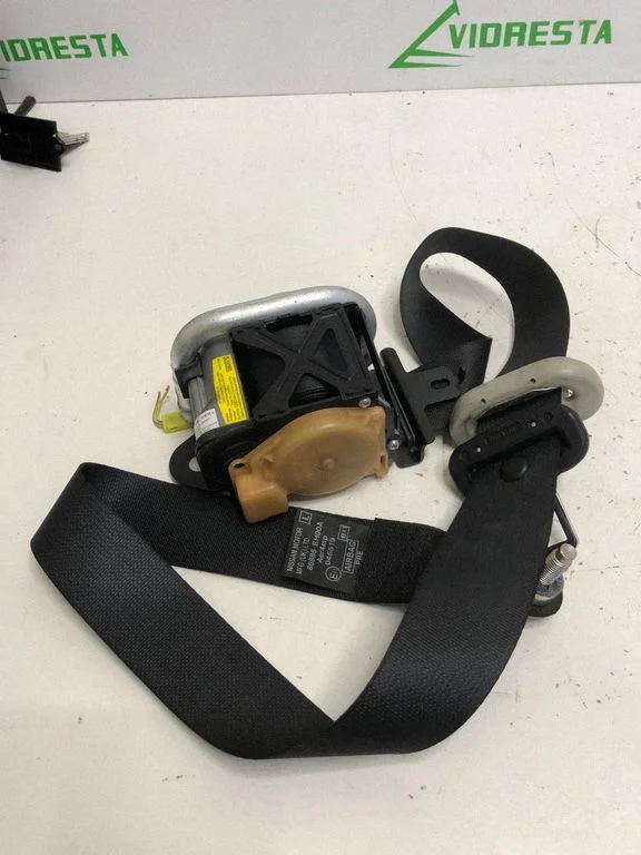 Front seatbelt – front left