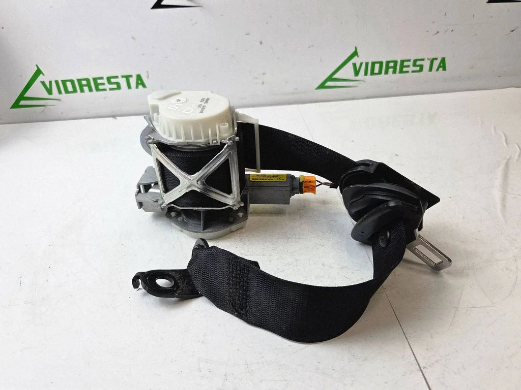 Rear seatbelt 34088405D