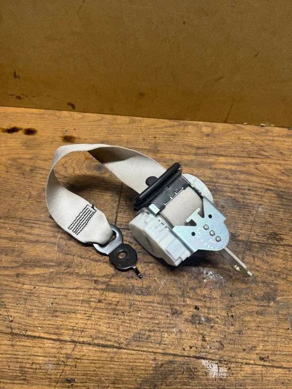 Rear seatbelt – BMW 6 Series F06 Gran coupe (2012-2018)