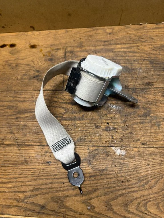 Rear seatbelt – BMW 6 Series F06 Gran coupe (2012-2018)
