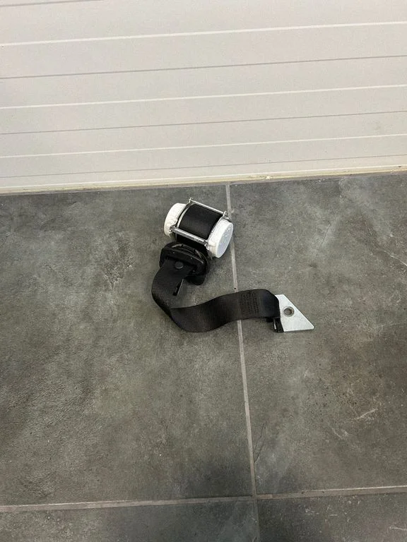 Rear seatbelt – Jaguar XF X250 (2007-2015)