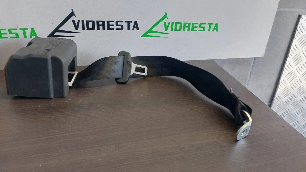 Rear seatbelt