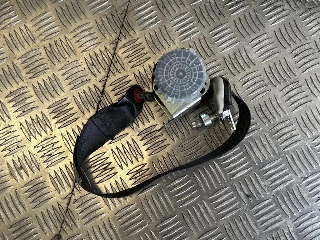 Tagumine turvavöö 624239501D