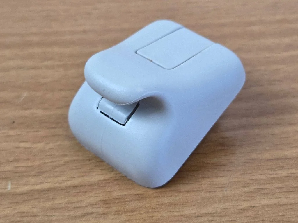 Sun visor clip/hook/bracket