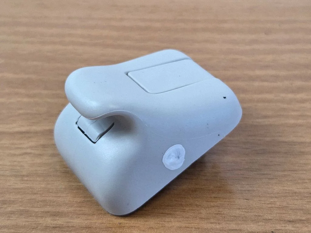 Sun visor clip/hook/bracket