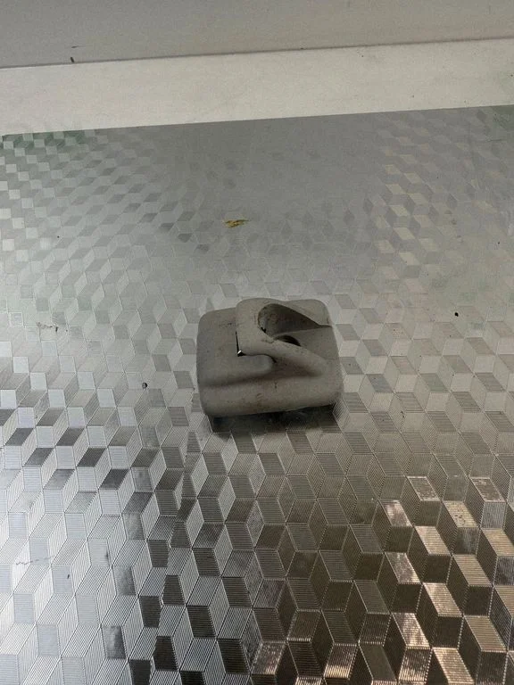 Sun visor clip/hook/bracket