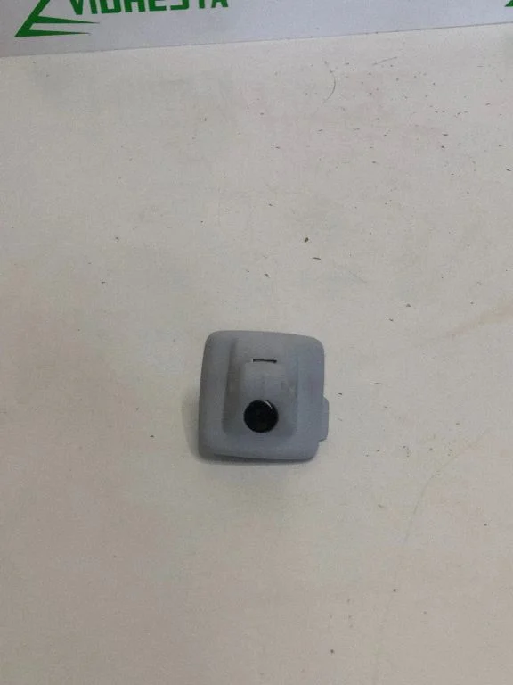 Sun visor clip/hook/bracket