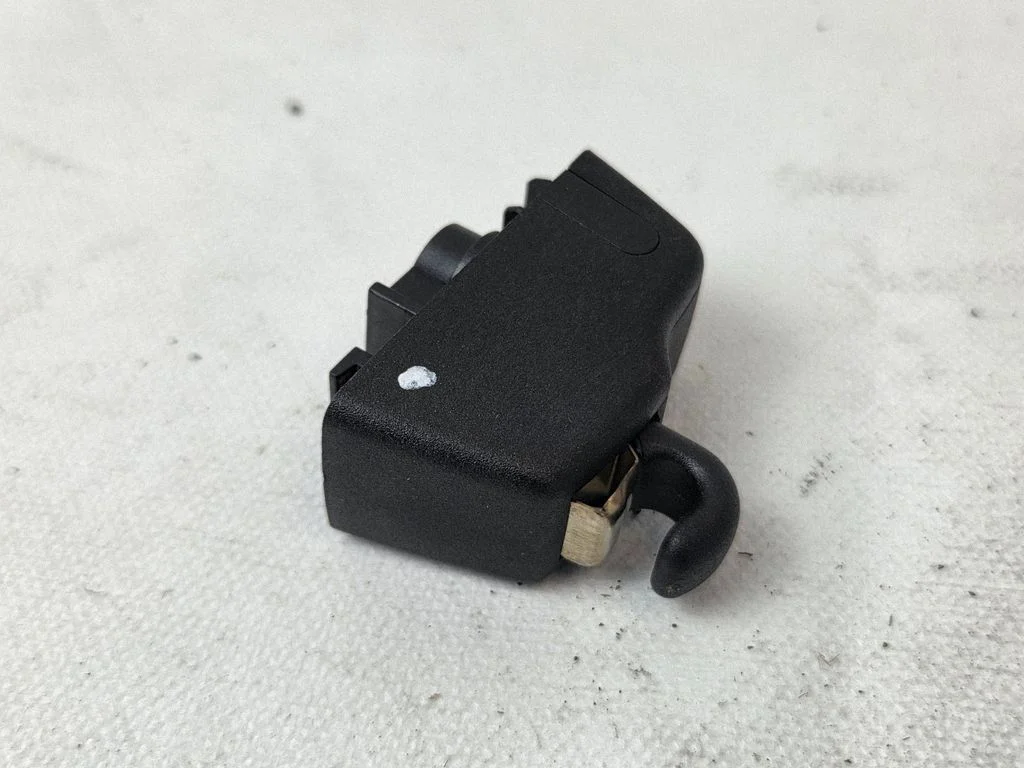 Sun visor clip/hook/bracket – Audi Q7 4L (2005-2015)