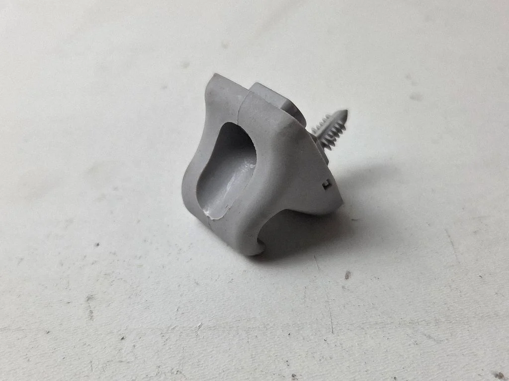Sun visor clip/hook/bracket