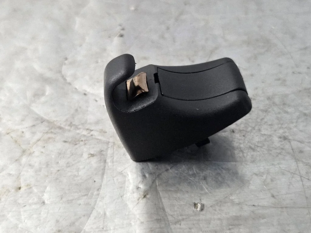 Sun visor clip/hook/bracket PA66