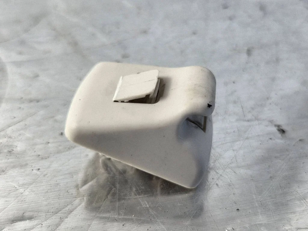 Sun visor clip/hook/bracket