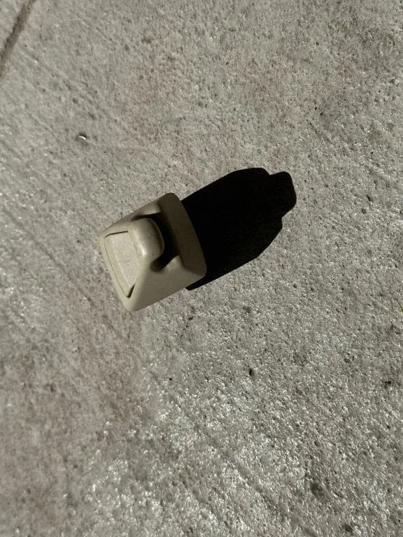 Sun visor clip/hook/bracket