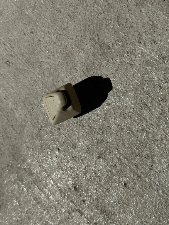 Sun visor clip/hook/bracket