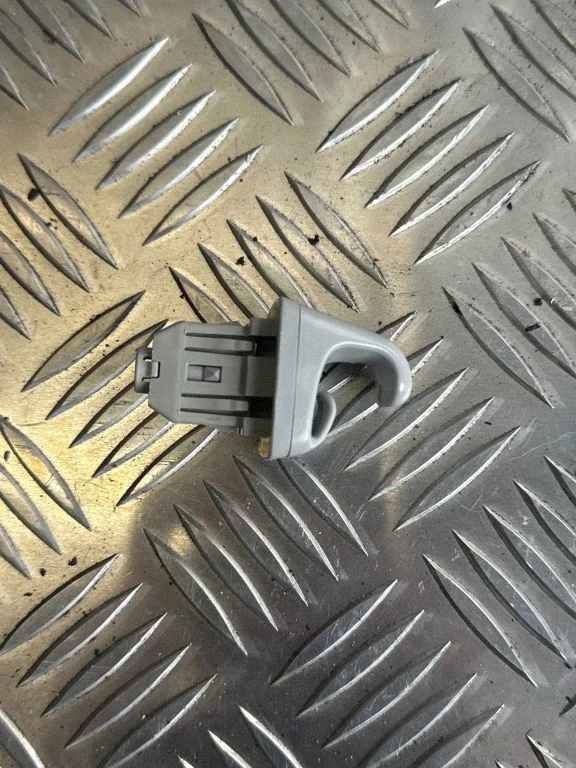 Sun visor clip/hook/bracket