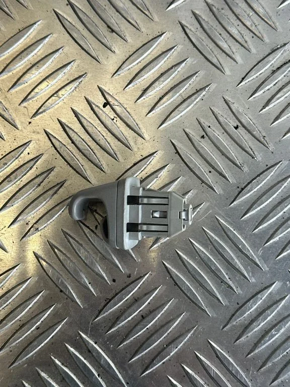 Sun visor clip/hook/bracket