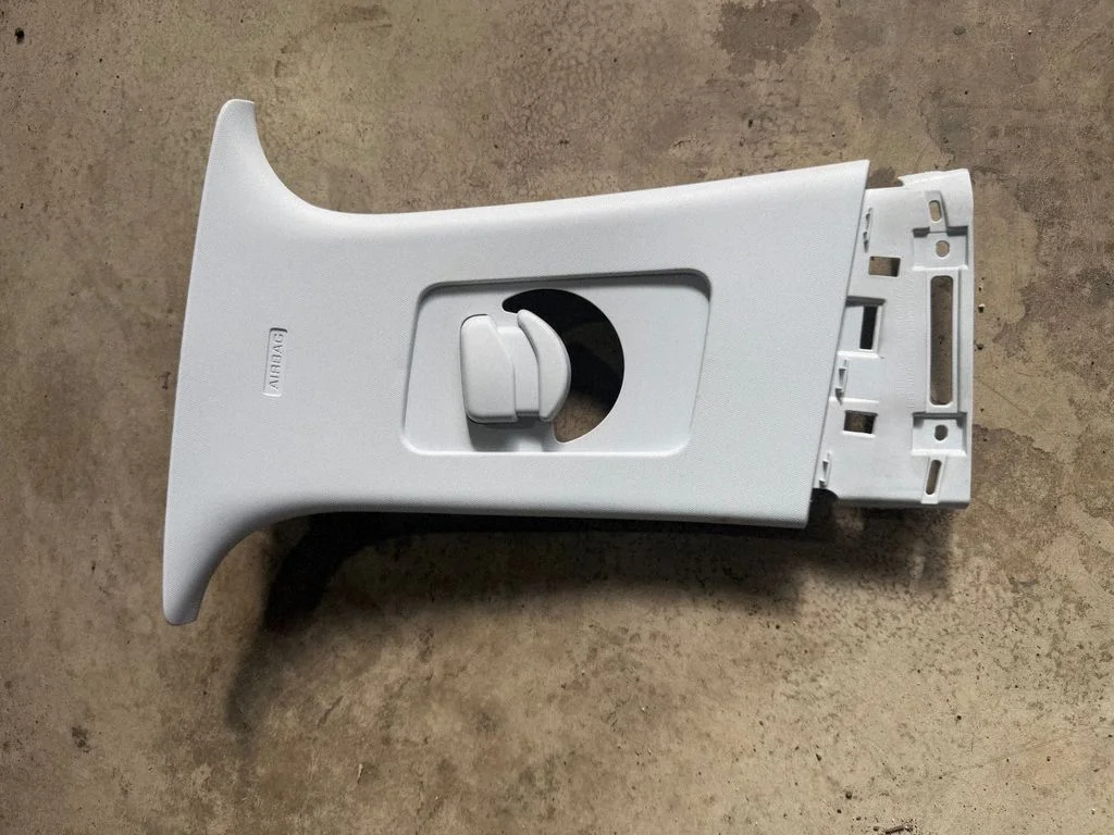 (B) pillar trim (top) YP00030577