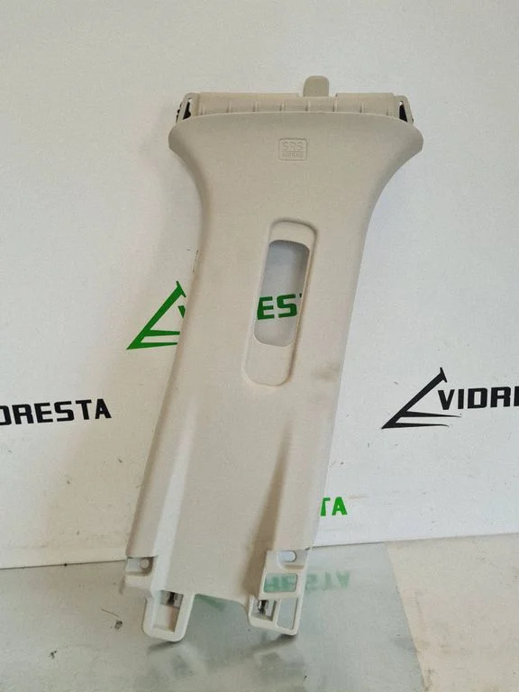 (B) statņa apdare (augšējā) D09M57969