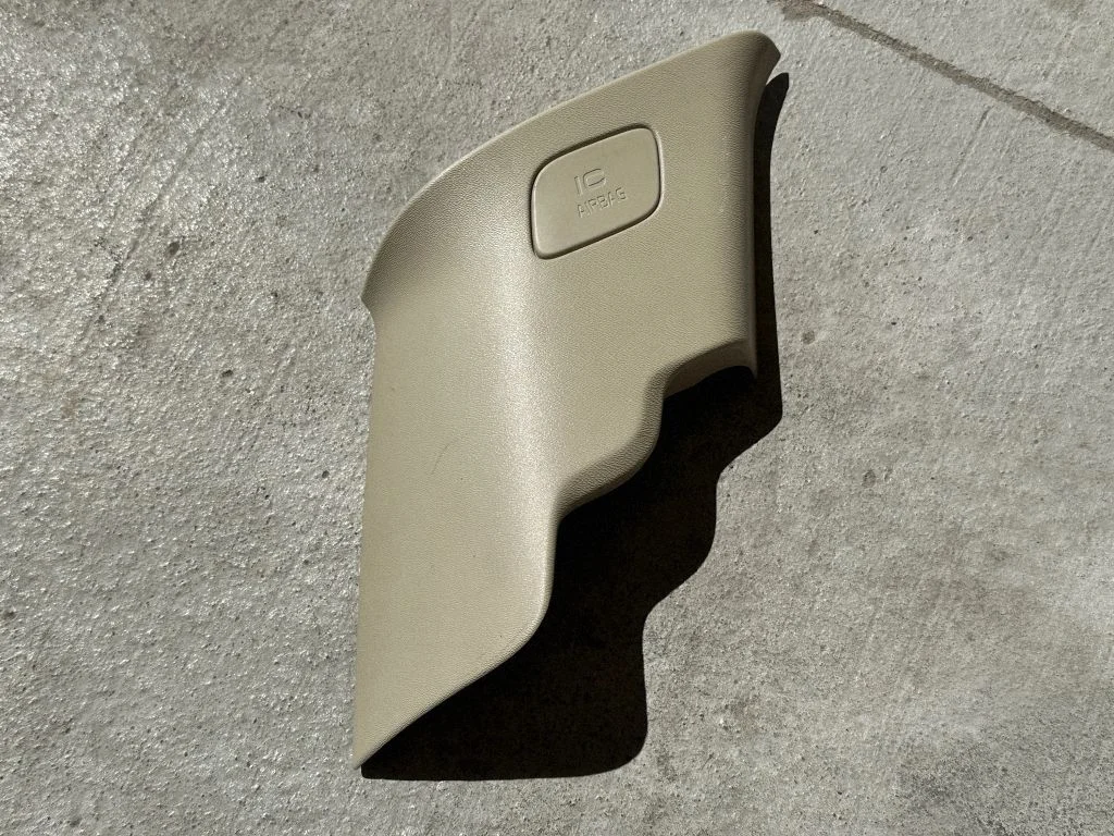 (C) pillar trim A068498