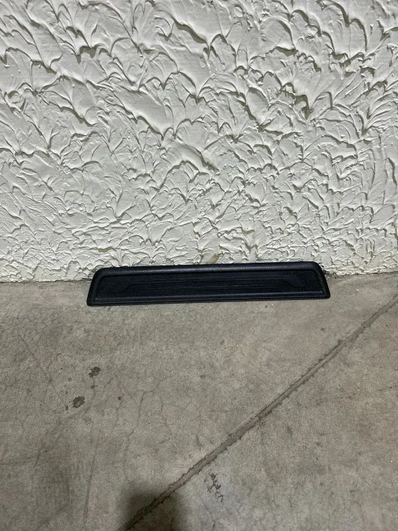 Rear sill trim cover 858883U010