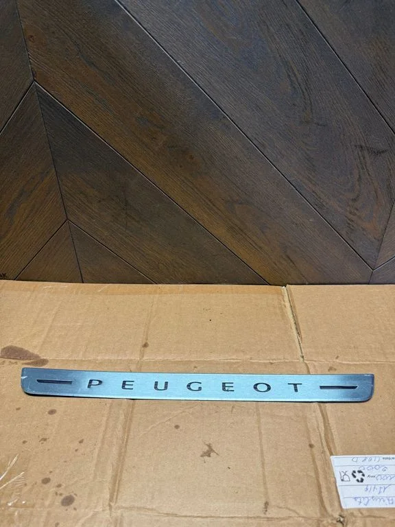 Esilävise kate (sisemine) – Peugeot 208 II (2019-)