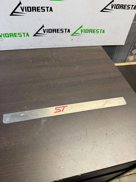 Front sill trim cover – Ford Focus (2018-)