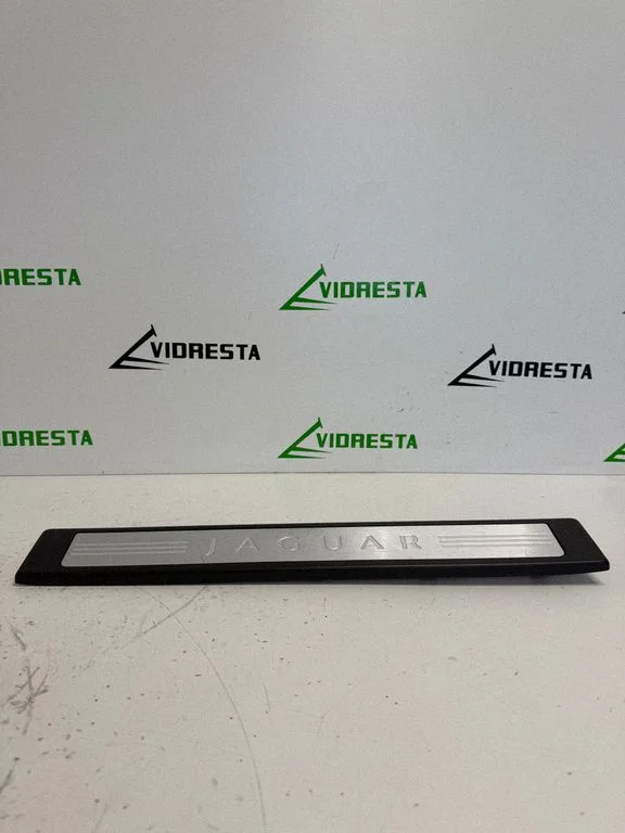 Front sill trim cover 8X2313201AD