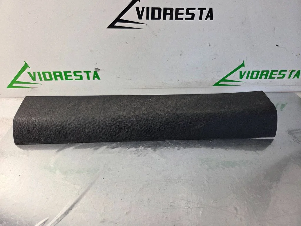 Front sill trim cover MP6886