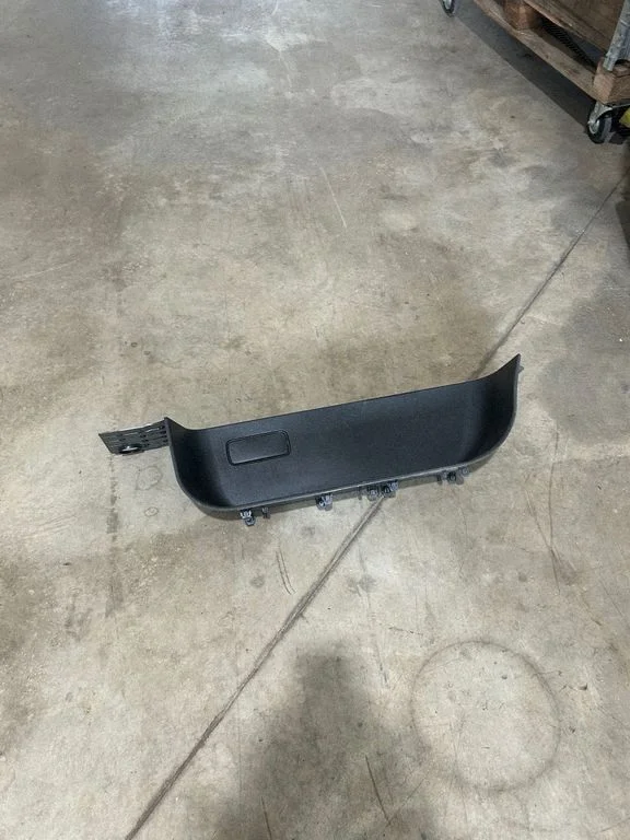 Front sill trim cover – Opel Vivaro (2014-2018)