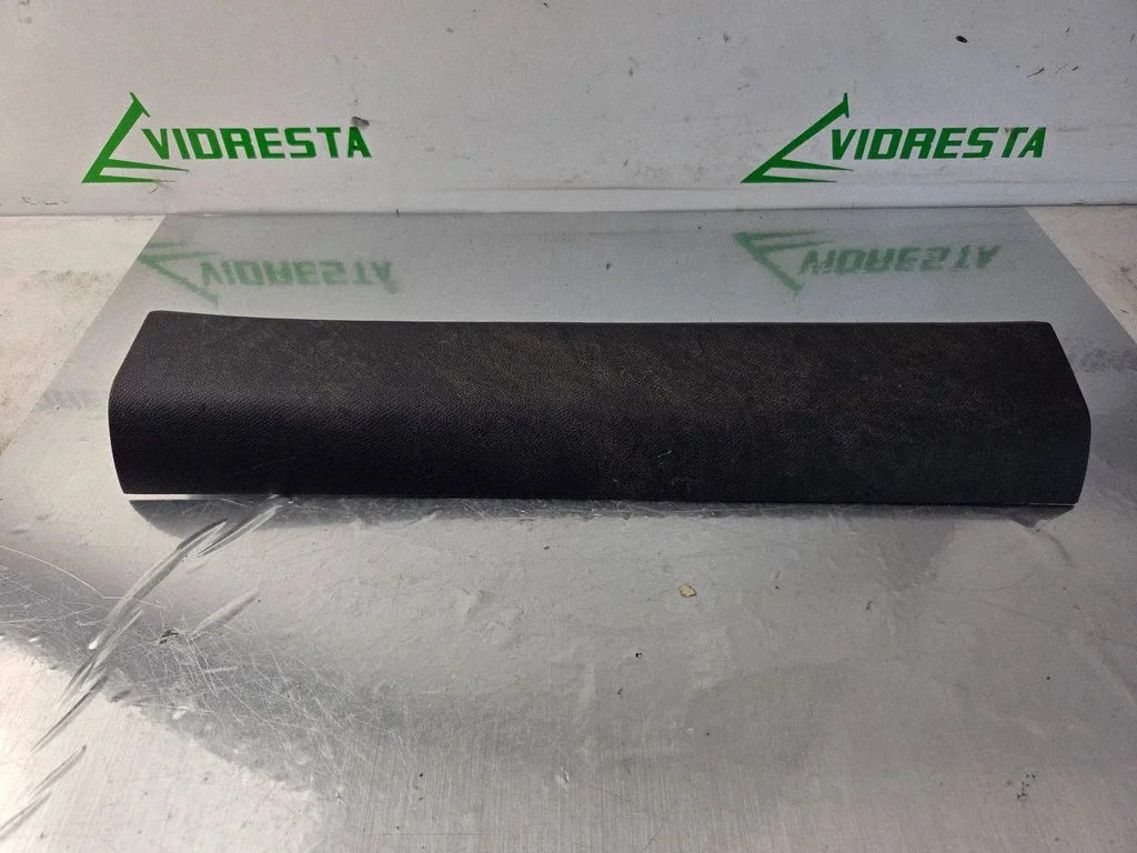 Front sill trim cover MP6886