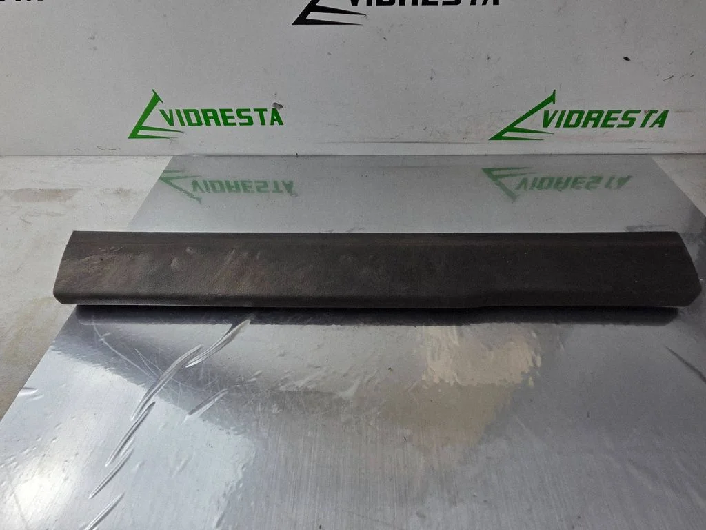 Front sill trim cover AM51R13200ACW