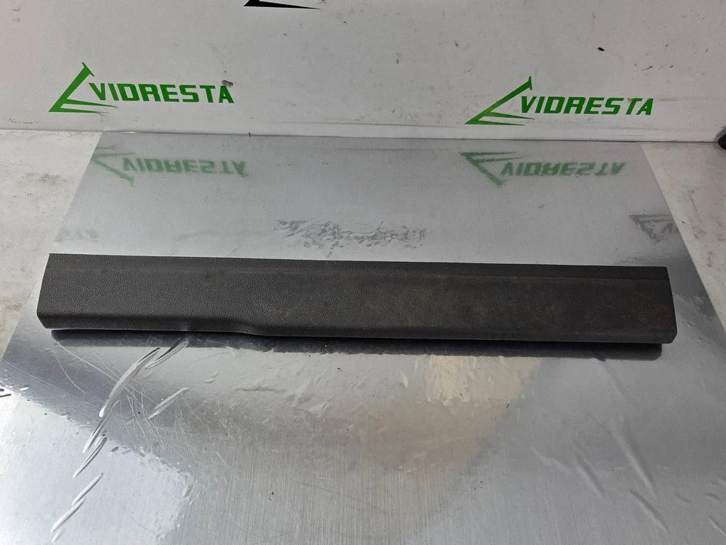Front sill trim cover 51R13201ACW