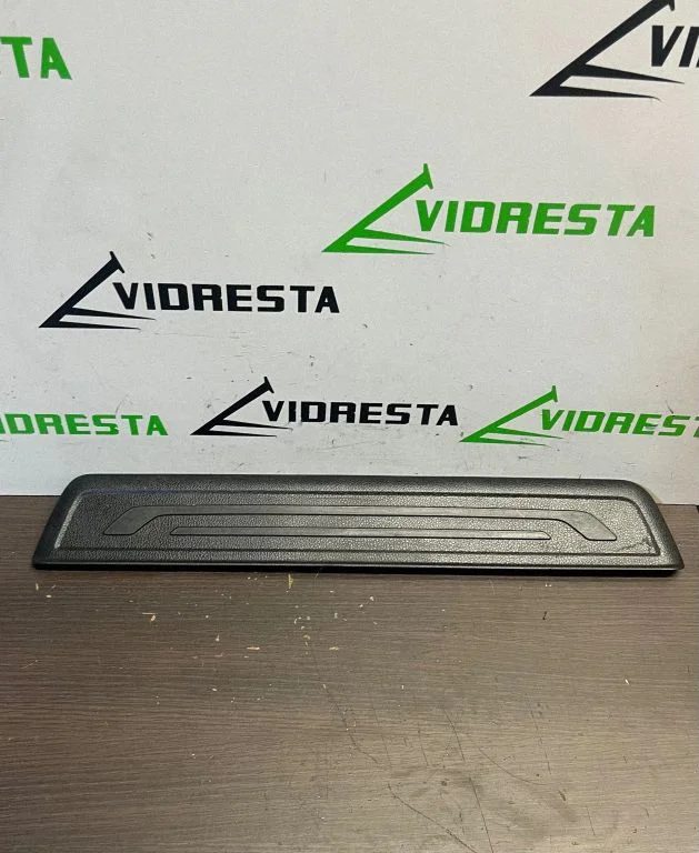 Front sill trim cover 858733U010