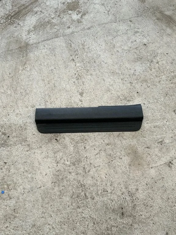Front sill trim cover 20832143