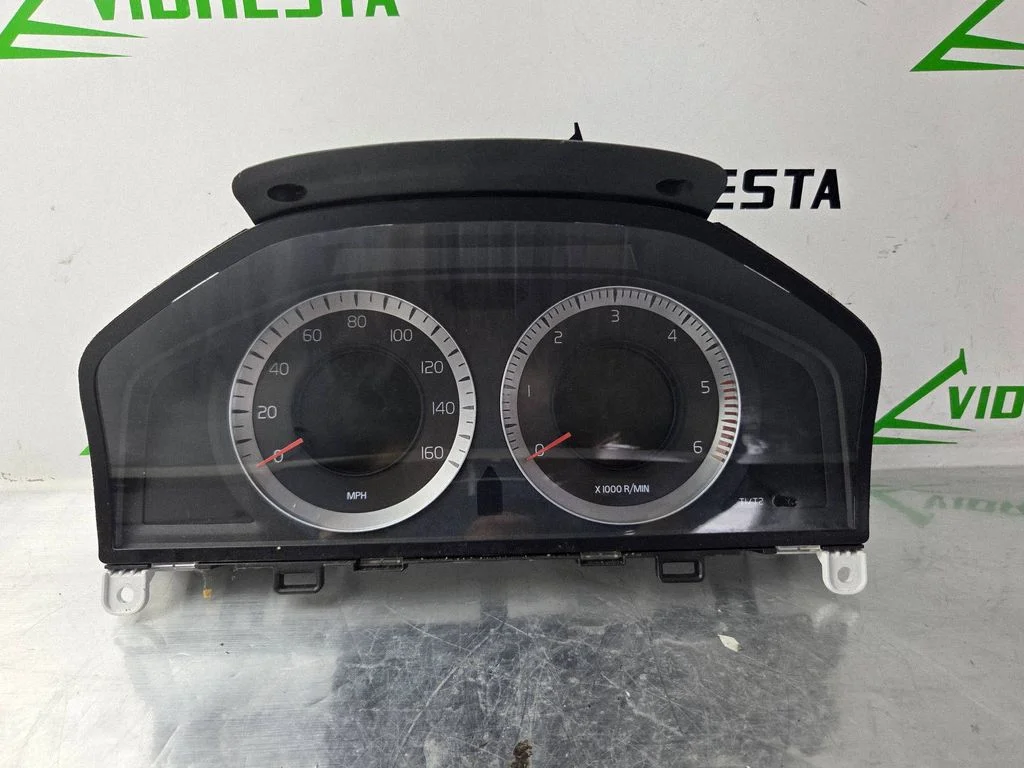 Spidometrs (instrumentu panelis) 31270907AA
