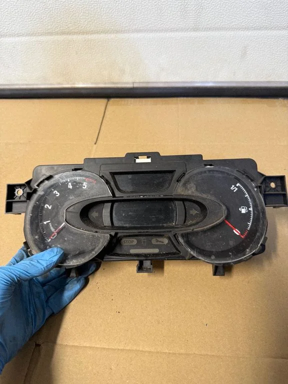 Speedometer (instrument cluster) – Opel Vivaro (2014-2018)