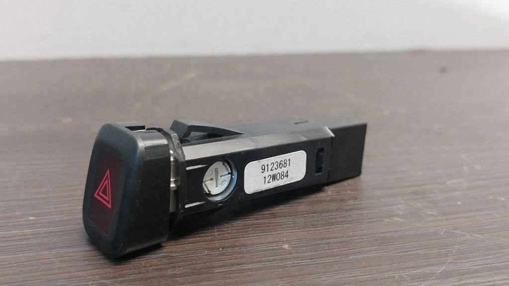 Hazard light switch 9123681