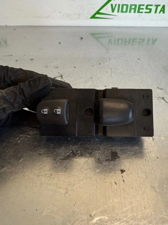 Przełącznik szyb elektrycznych 254111KA0A