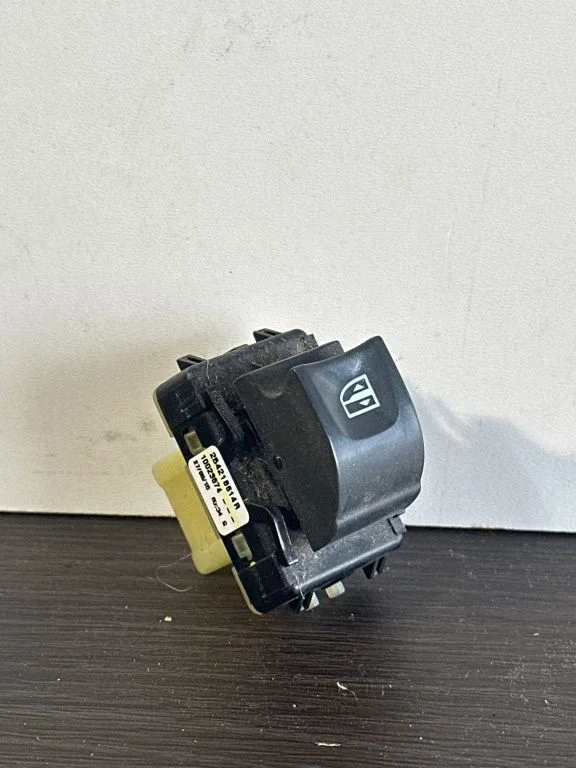 Electric window control switch – Renault Trafic III (X82) (2014-)