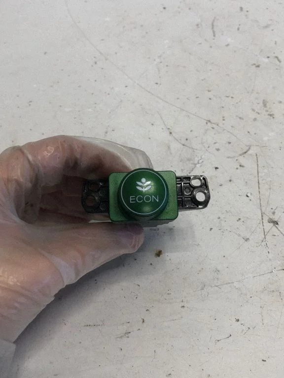Pozostałe przełączniki i pokrętła M48099